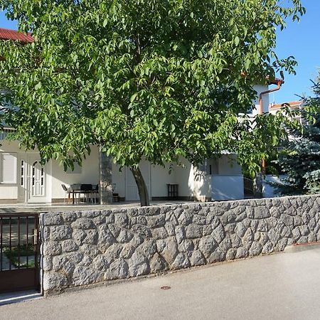 Apartmani Gaj Malinska Buitenkant foto