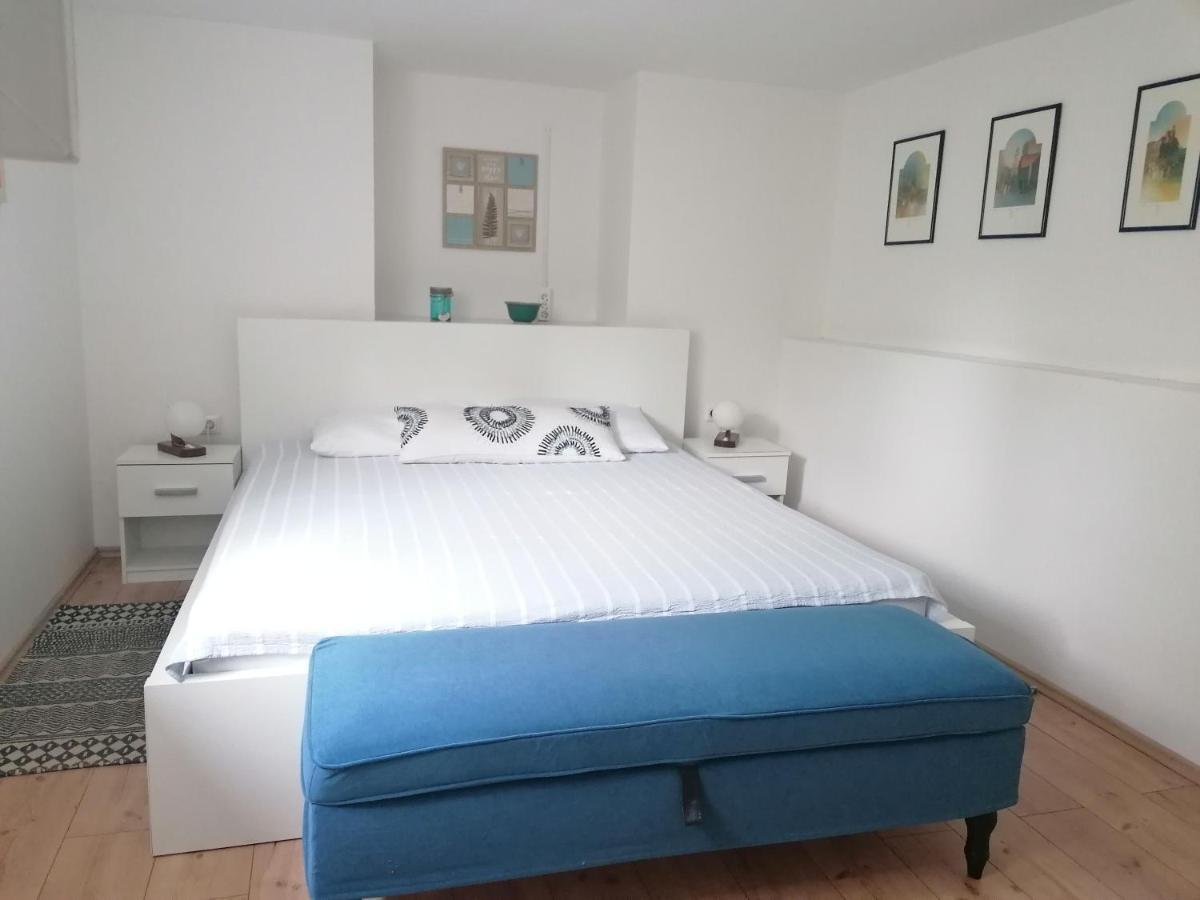 Apartmani Gaj Malinska Buitenkant foto