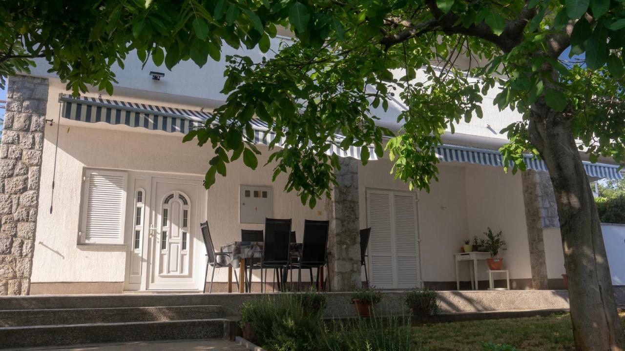 Apartmani Gaj Malinska Buitenkant foto