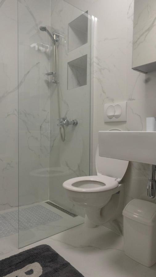 Apartmani Gaj Malinska Buitenkant foto