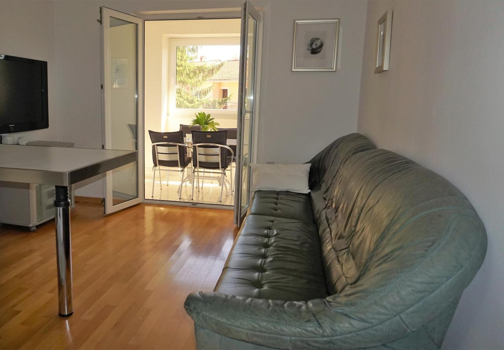Apartmani Gaj Malinska Buitenkant foto