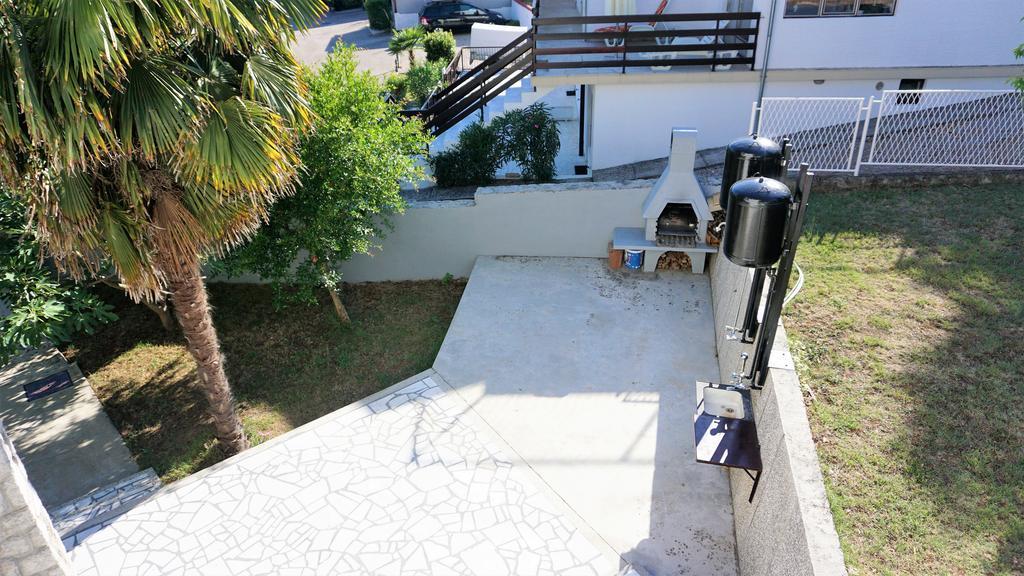 Apartmani Gaj Malinska Buitenkant foto