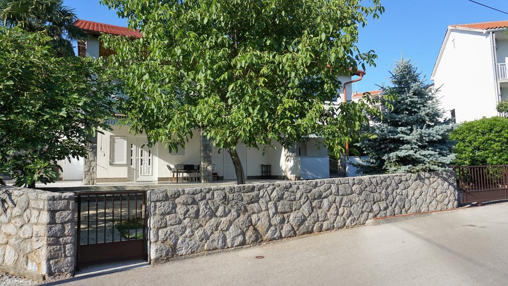 Apartmani Gaj Malinska Buitenkant foto