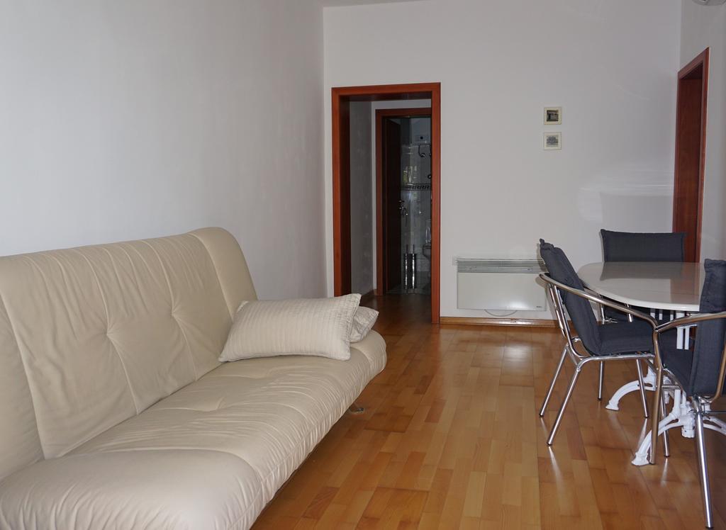 Apartmani Gaj Malinska Buitenkant foto
