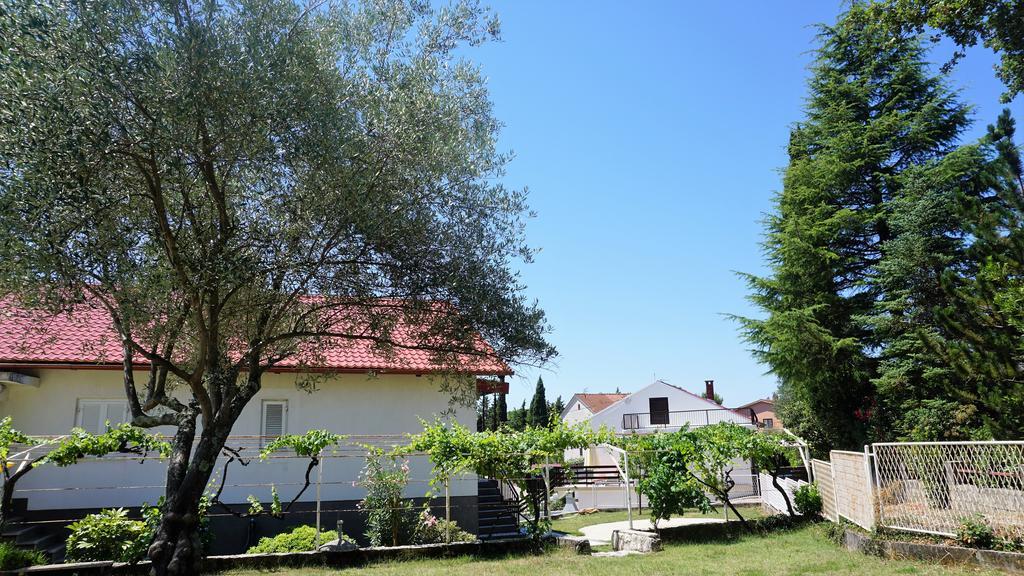 Apartmani Gaj Malinska Buitenkant foto