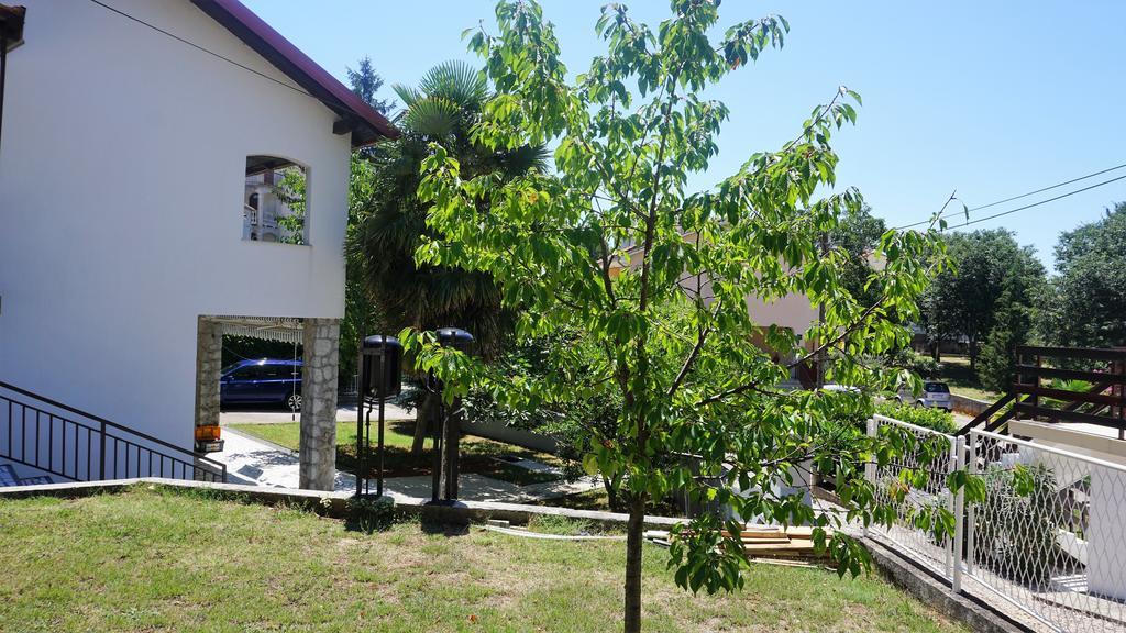 Apartmani Gaj Malinska Buitenkant foto