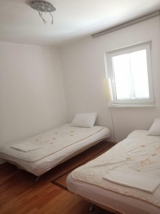 Apartmani Gaj Malinska Buitenkant foto